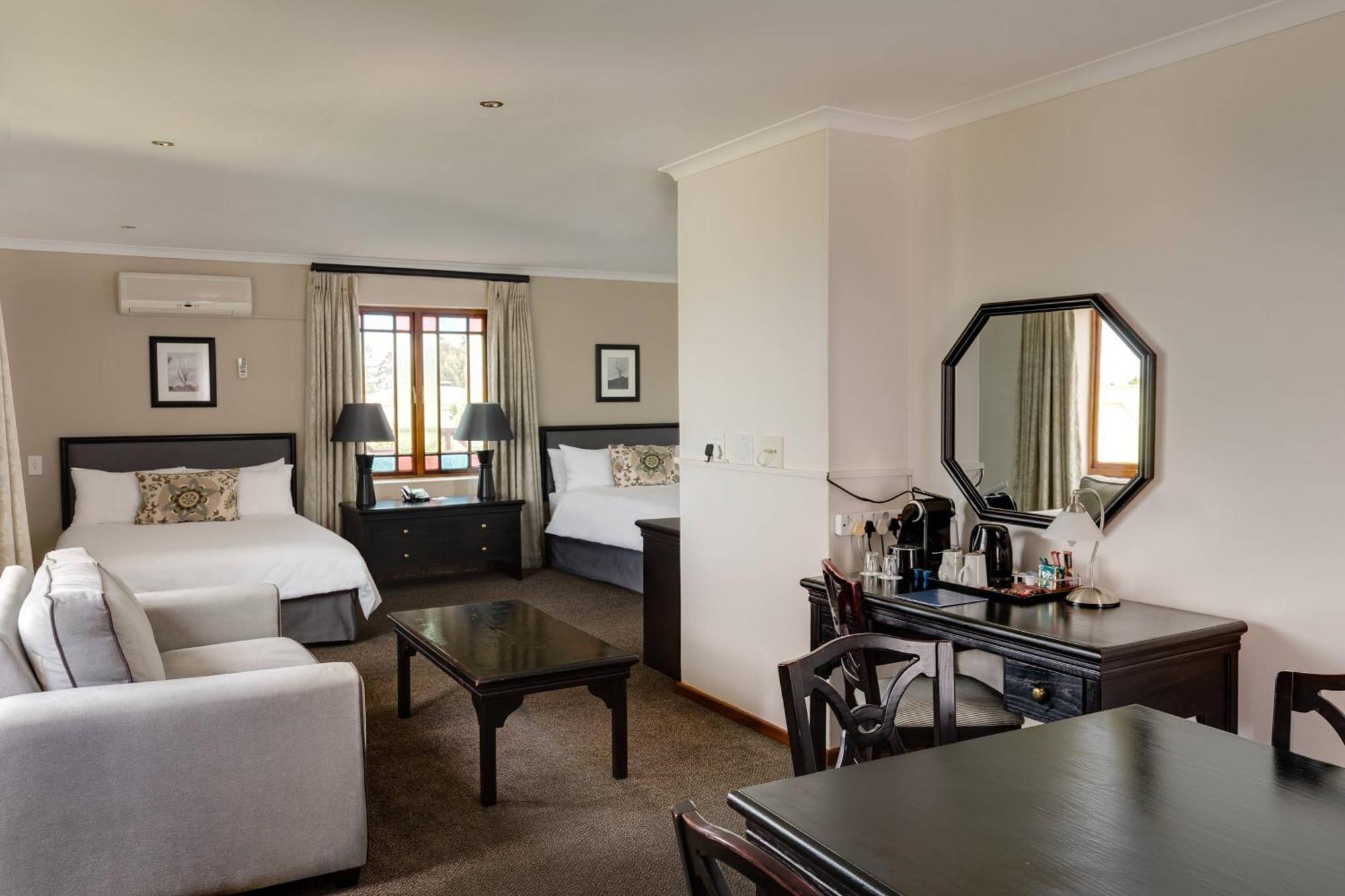 Protea Hotel By Marriott George King George Exterior foto